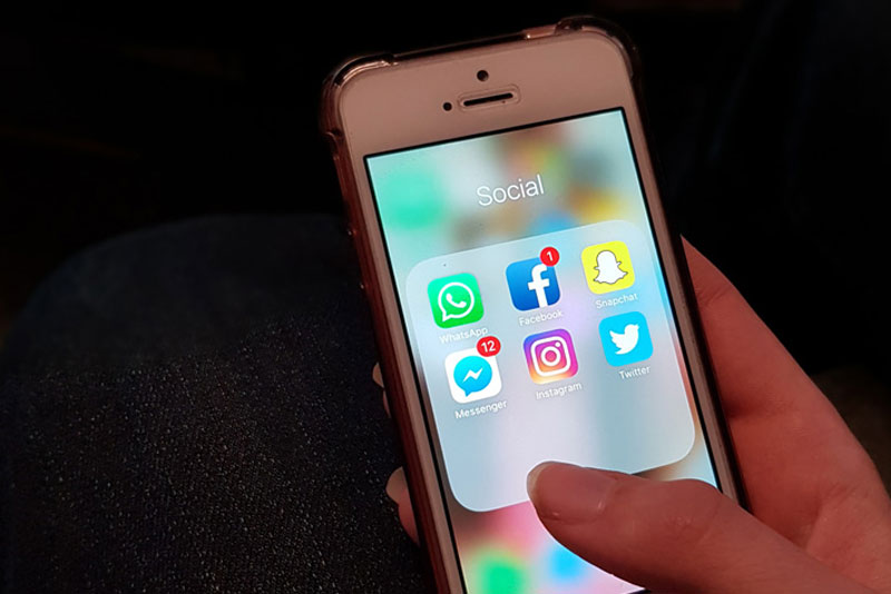social-media-notifications-on-mobile-phone